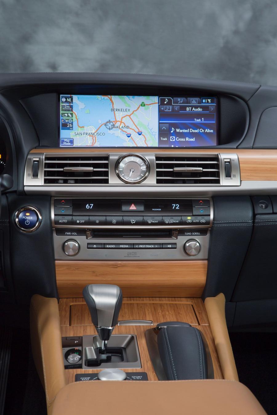  Lexus LS600h L 2013 года  (фото 37 из 45)